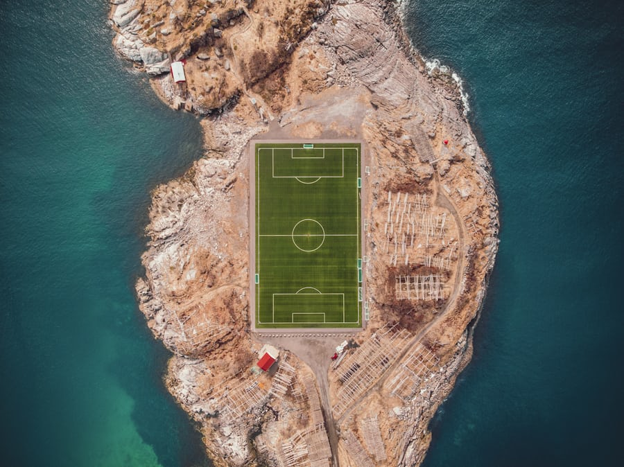 Lapangan sepak bola dilihat dari udara